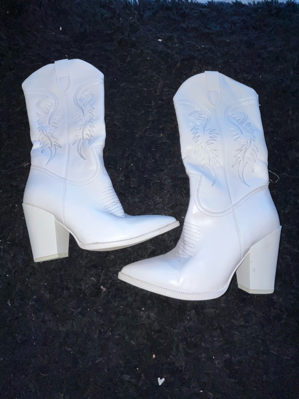 Isnom Women's White Embroidered Cowboy Boots